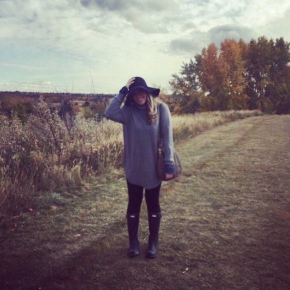 Meet the Posher, Ashley - Picture 1 of 2